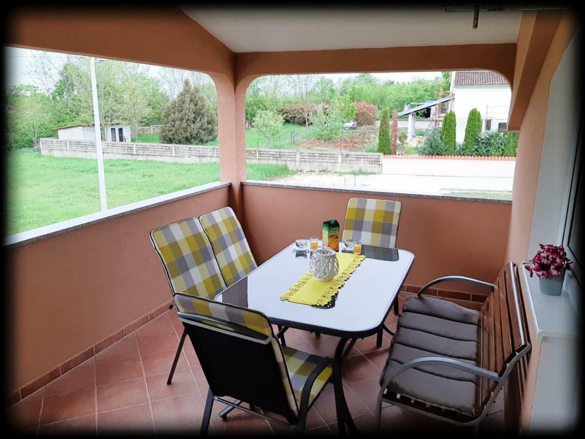 Apartments Dora Poreč Eksteriør billede